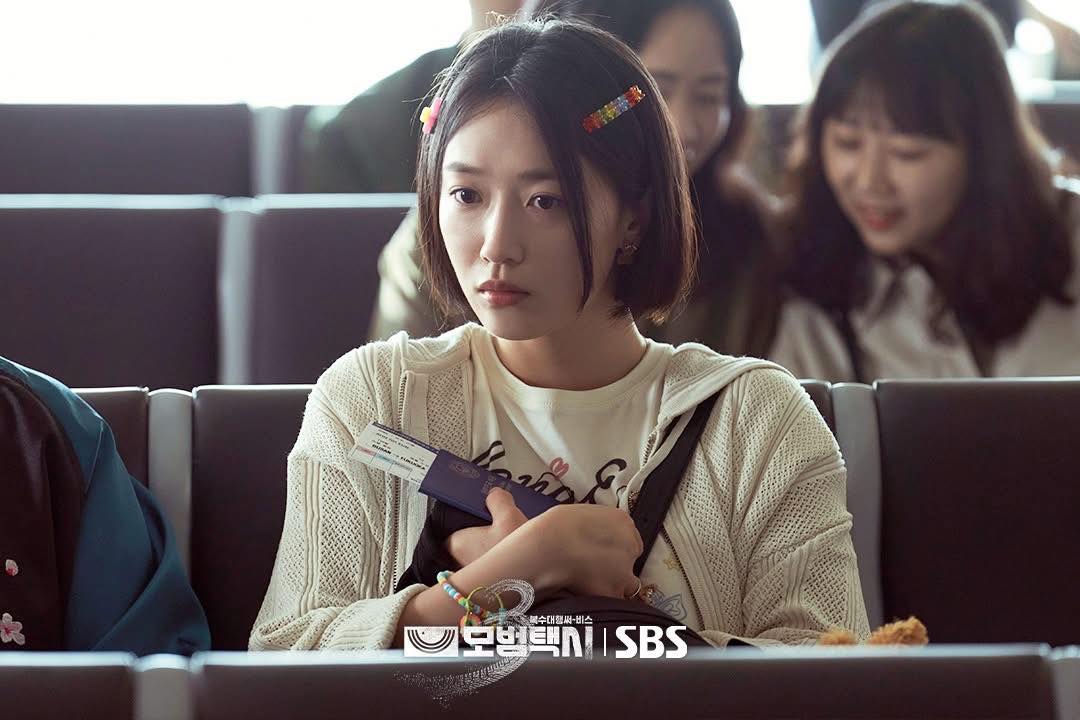 Màn phối hợp ăn ý giữa Do Gi và Go Eun hứa hẹn mang đến nhiều điều bất ngờ trong Taxi Driver 3.